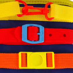 Zmyslová manipulačná doska montessori na batoh modrá