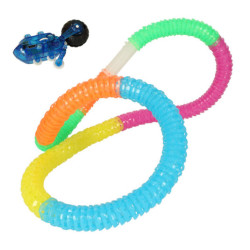 Dlhá rúrková trať s rýchlym vozidlom 210 prvkov