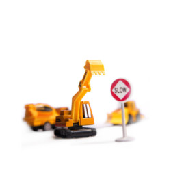 Dopravné lietadlo + 3 stavebné vozidlá